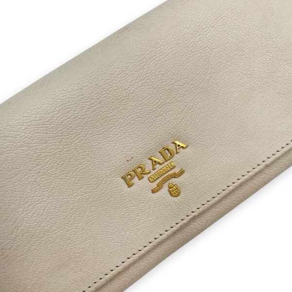Long White Wallet in Calfskin, Gold hardware - Image 10