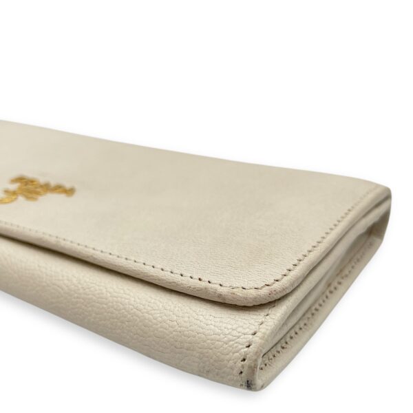 Long White Wallet in Calfskin, Gold hardware - Image 8