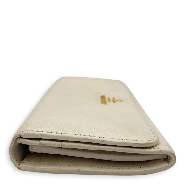 Long White Wallet in Calfskin, Gold hardware - Image 4