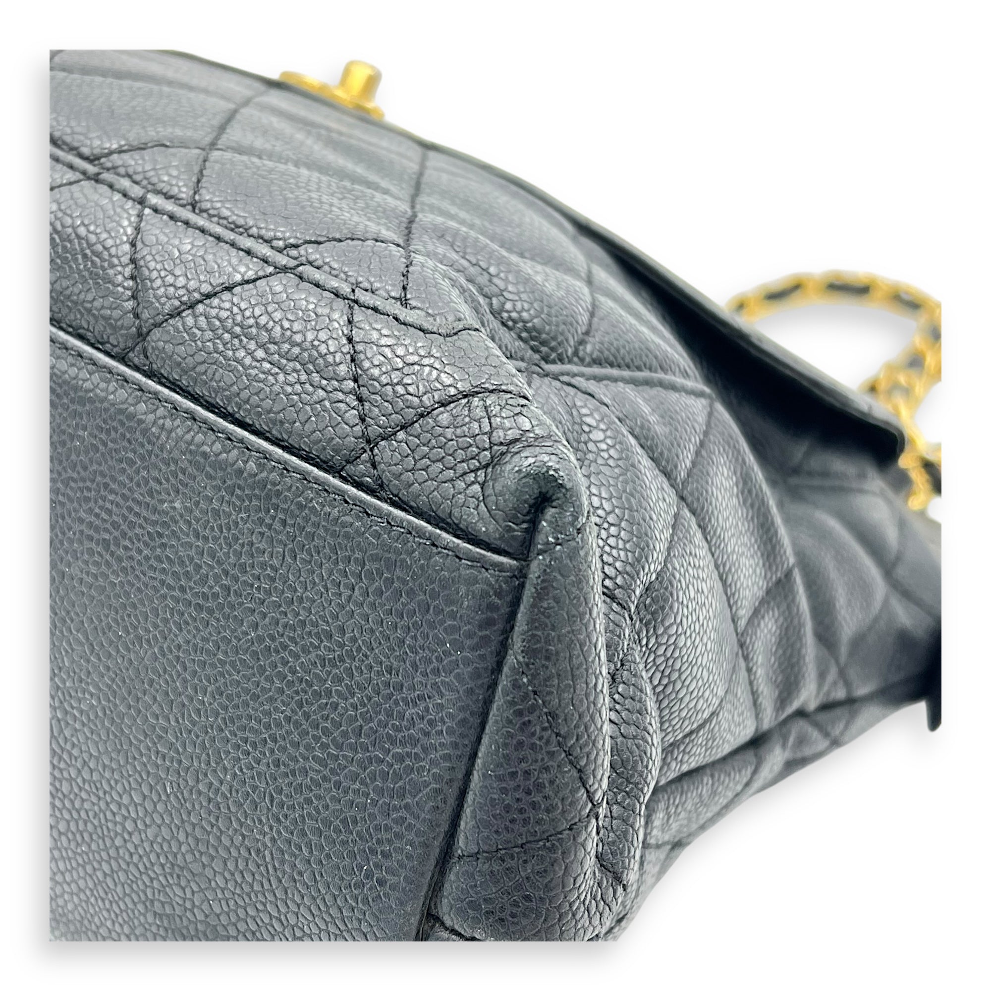 Vintage CC lock Shoulder Bag Black in Caviar Leather, Gold hardware - Image 7