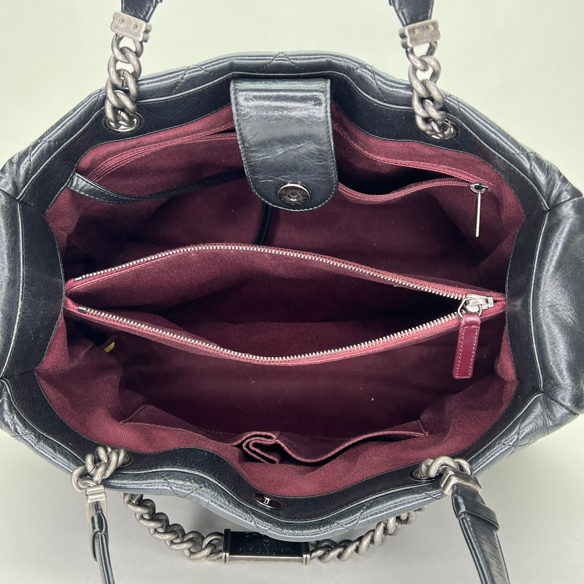 Glazed Quilted Nameplate Tote Tote bag in Calfskin, Ruthenium Hardware - Image 12