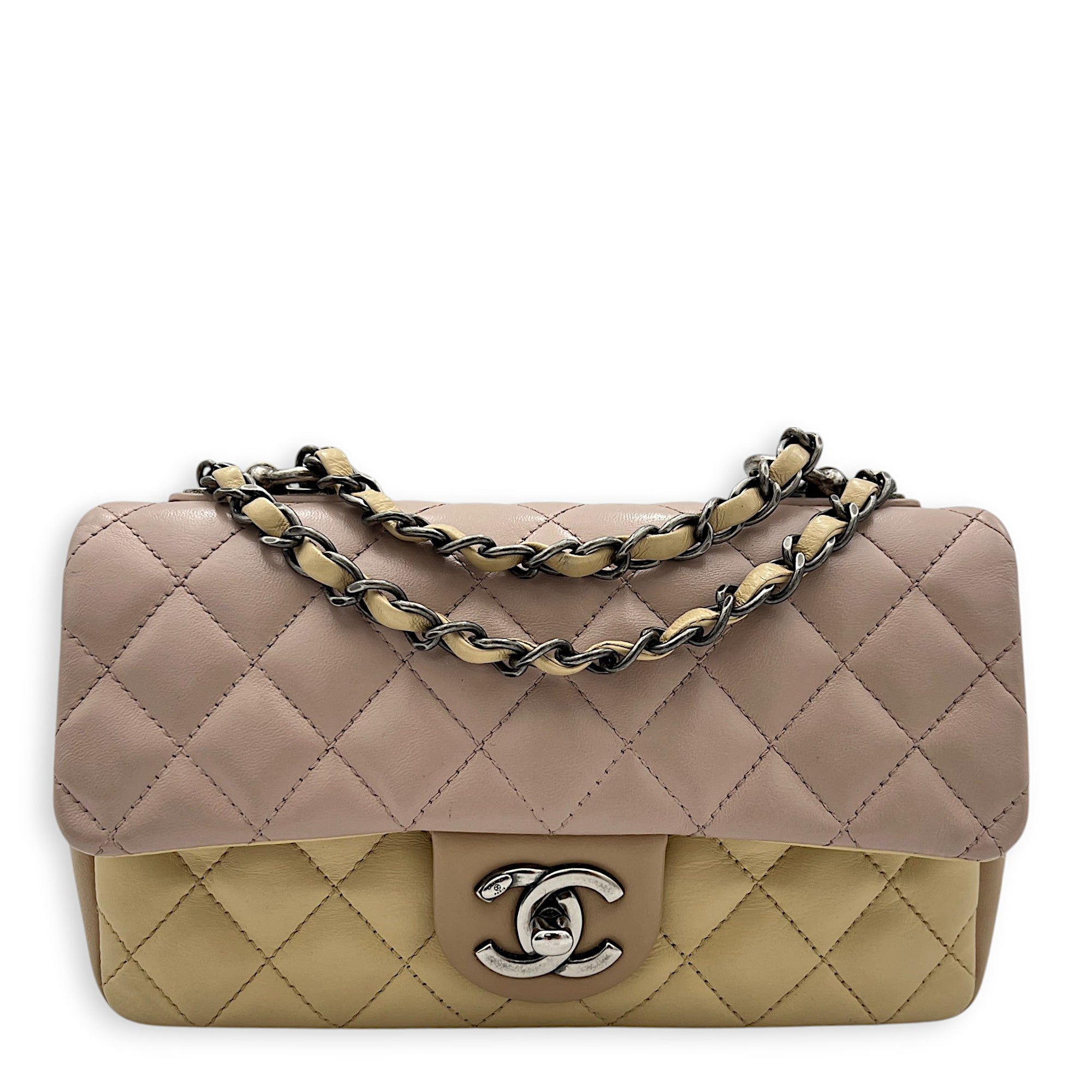 Timeless Classic Flap Shoulder bag in Lambskin, Ruthenium Hardware