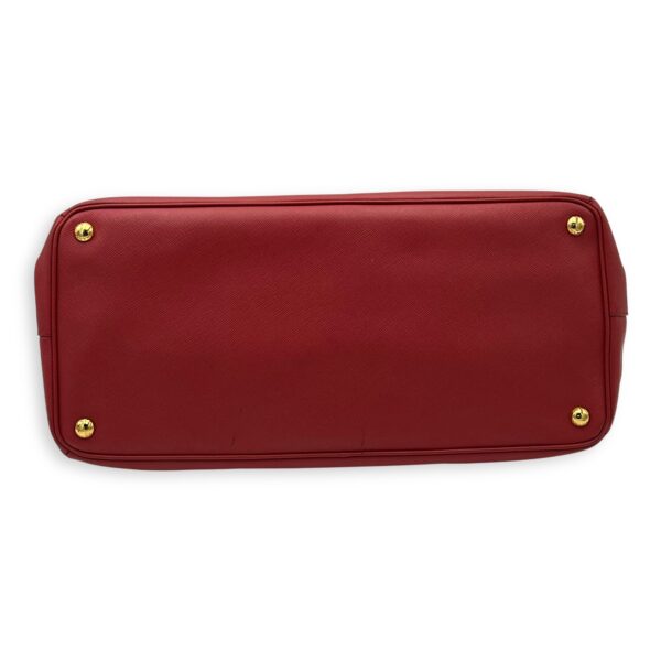 Galleria Top Handle Bag Red in Saffiano Leather, Gold hardware - Image 6