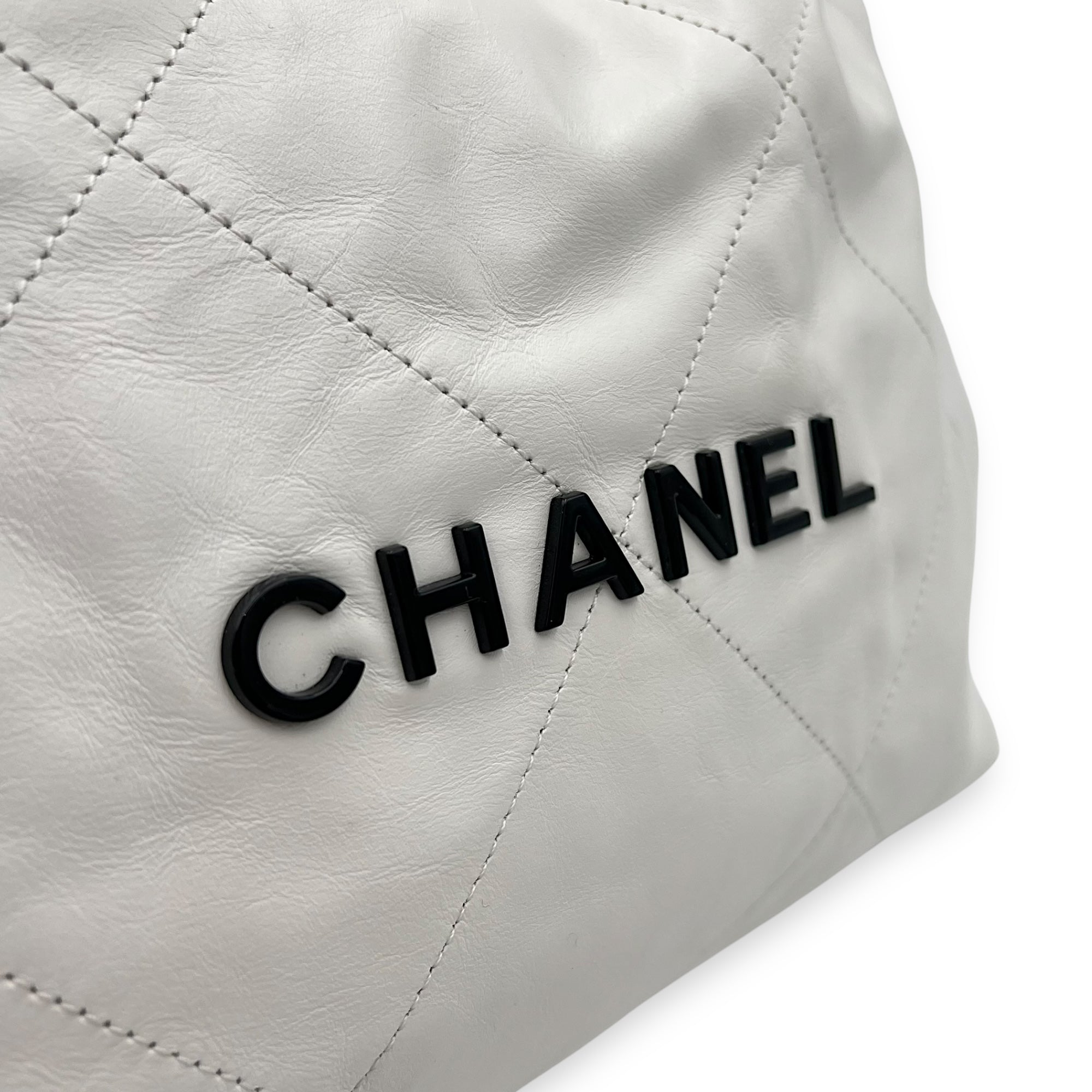 22 Tote White Tote Bag in Calfskin, Mixed hardware - Image 8