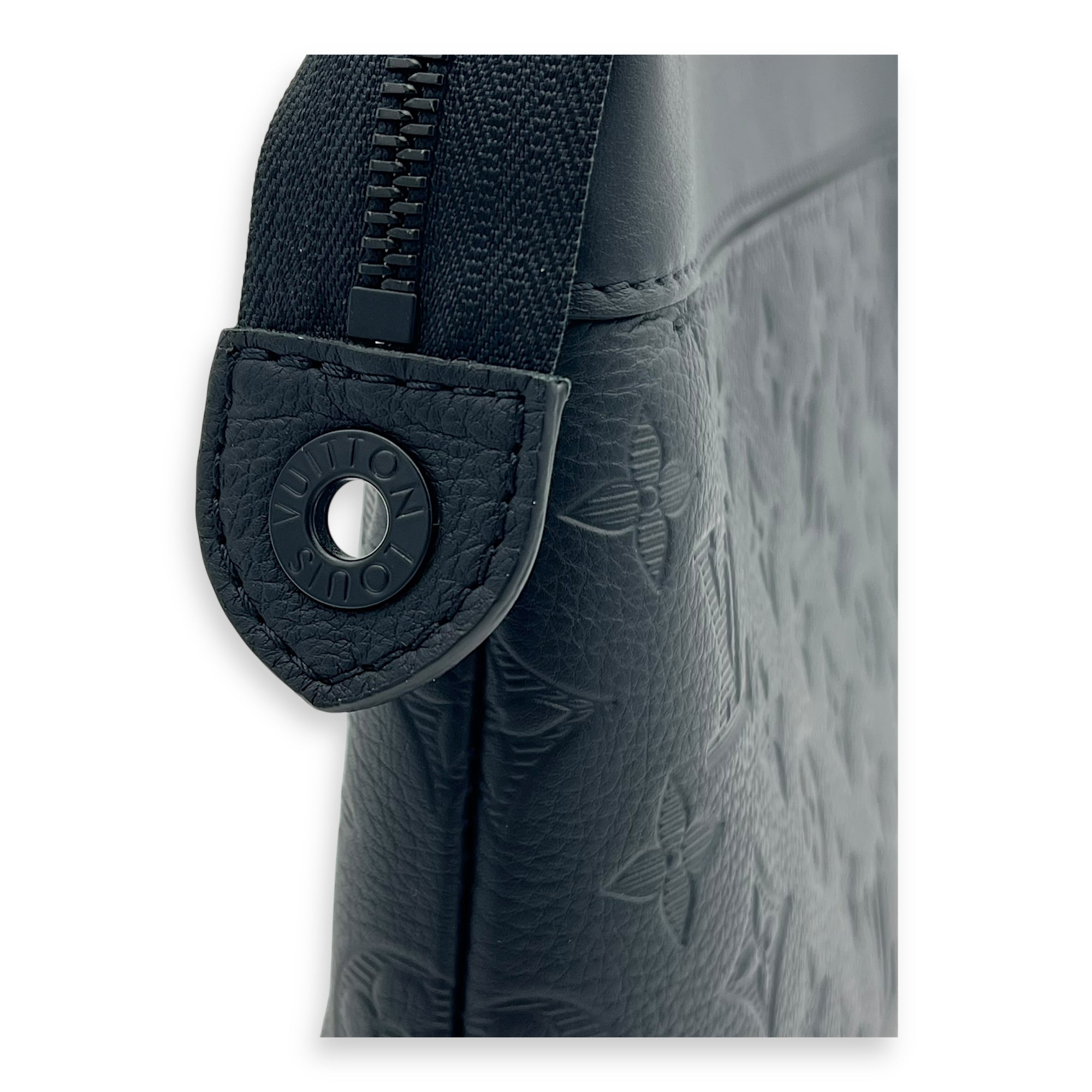 Pochette Pouch Black in Calfskin, Lacquered Metal hardware - Image 8