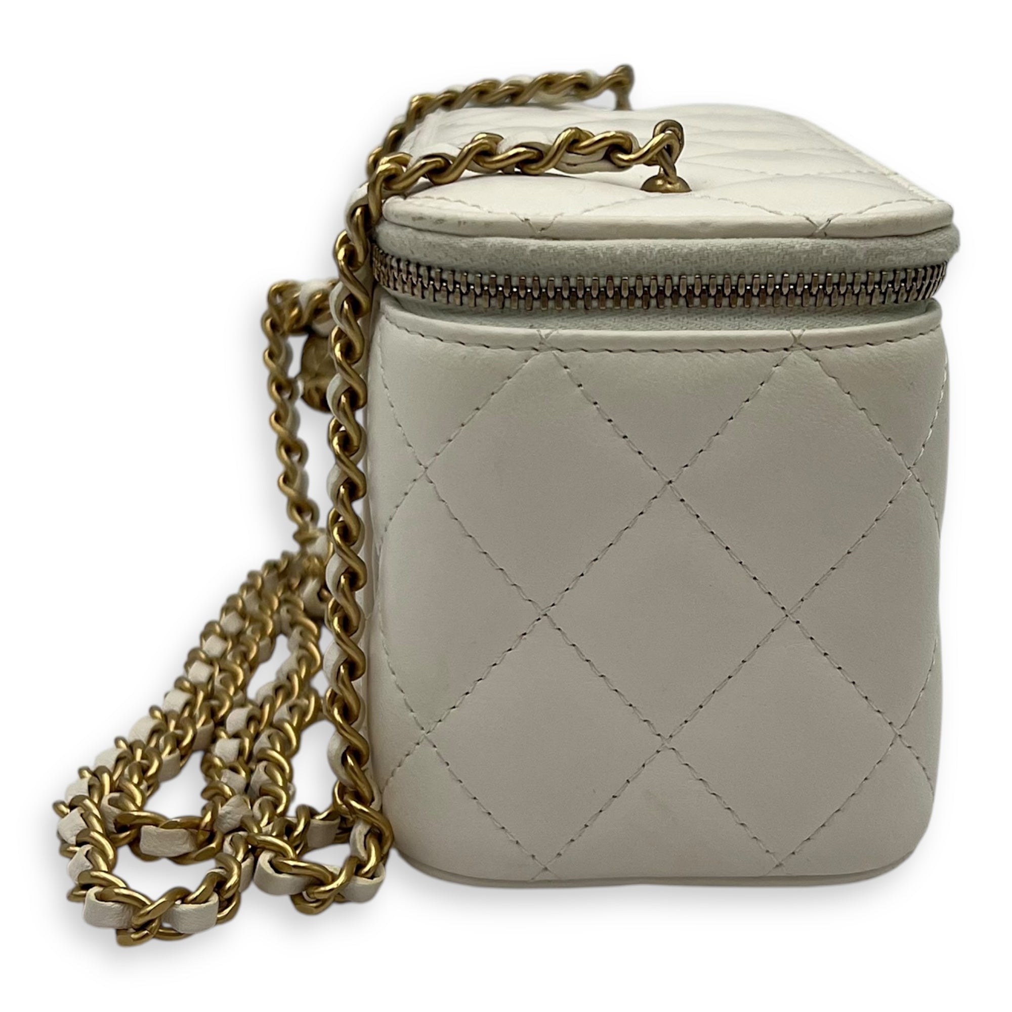 Pearl Crush Vanity Bag White in Lambskin, Gold hardware - Image 4