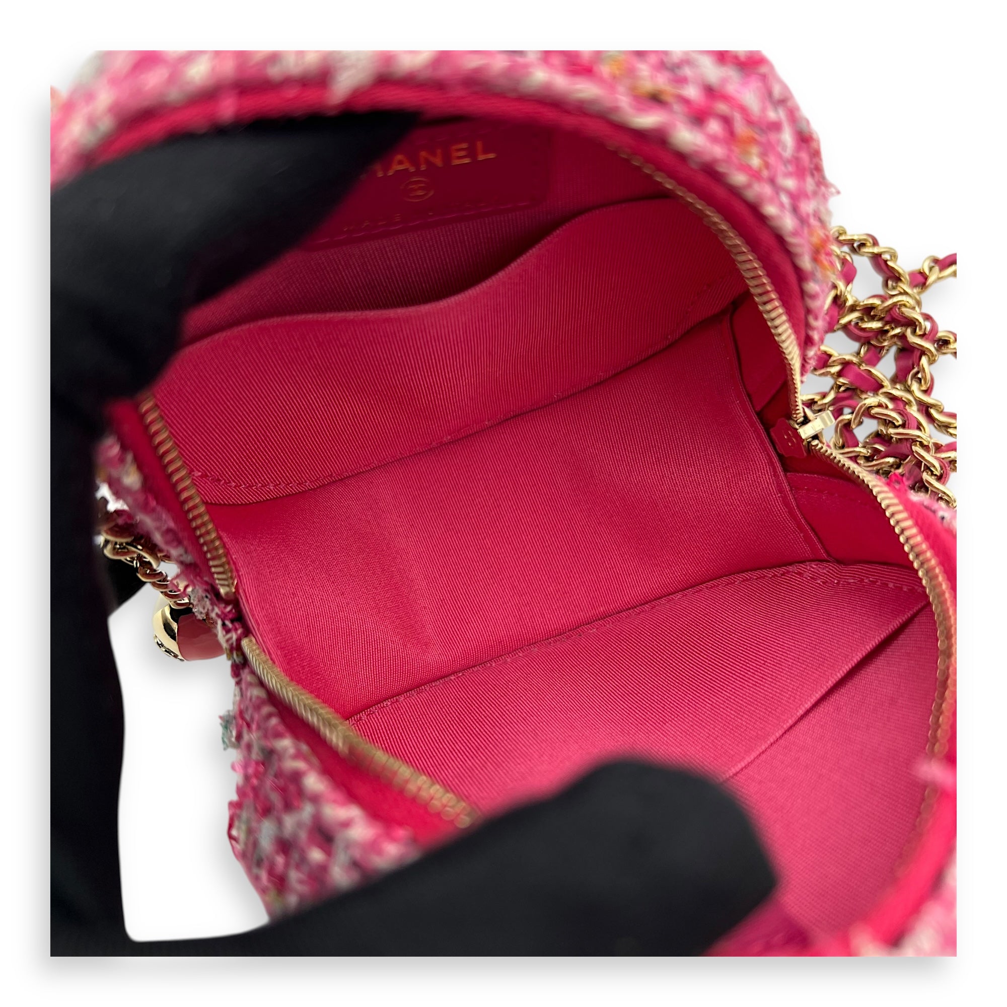 Round CC Pink Crossbody Bag in Tweed, Gold hardware - Image 7