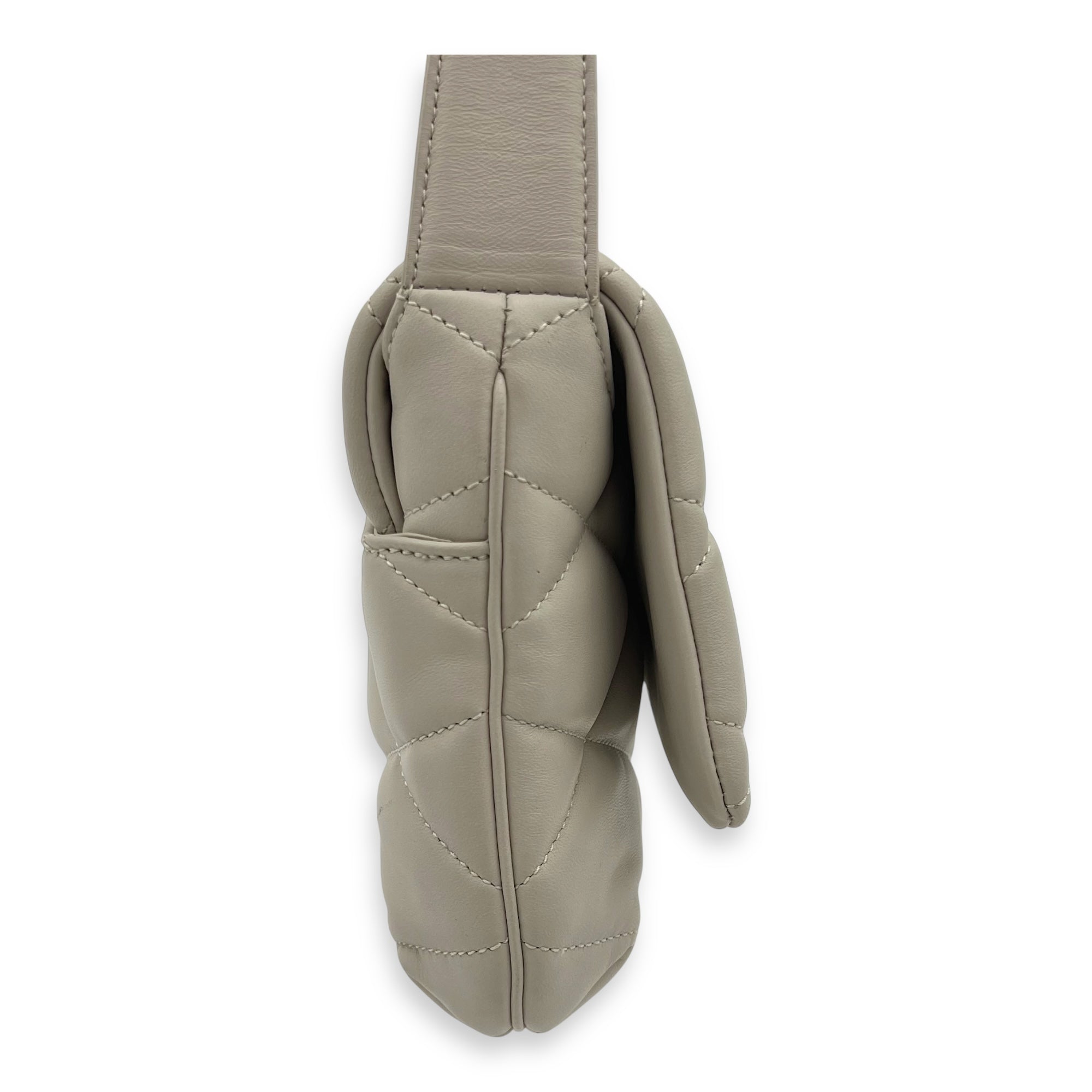 Le 5 A 7 Shoulder Bag White in Calfskin, Gold hardware - Image 4