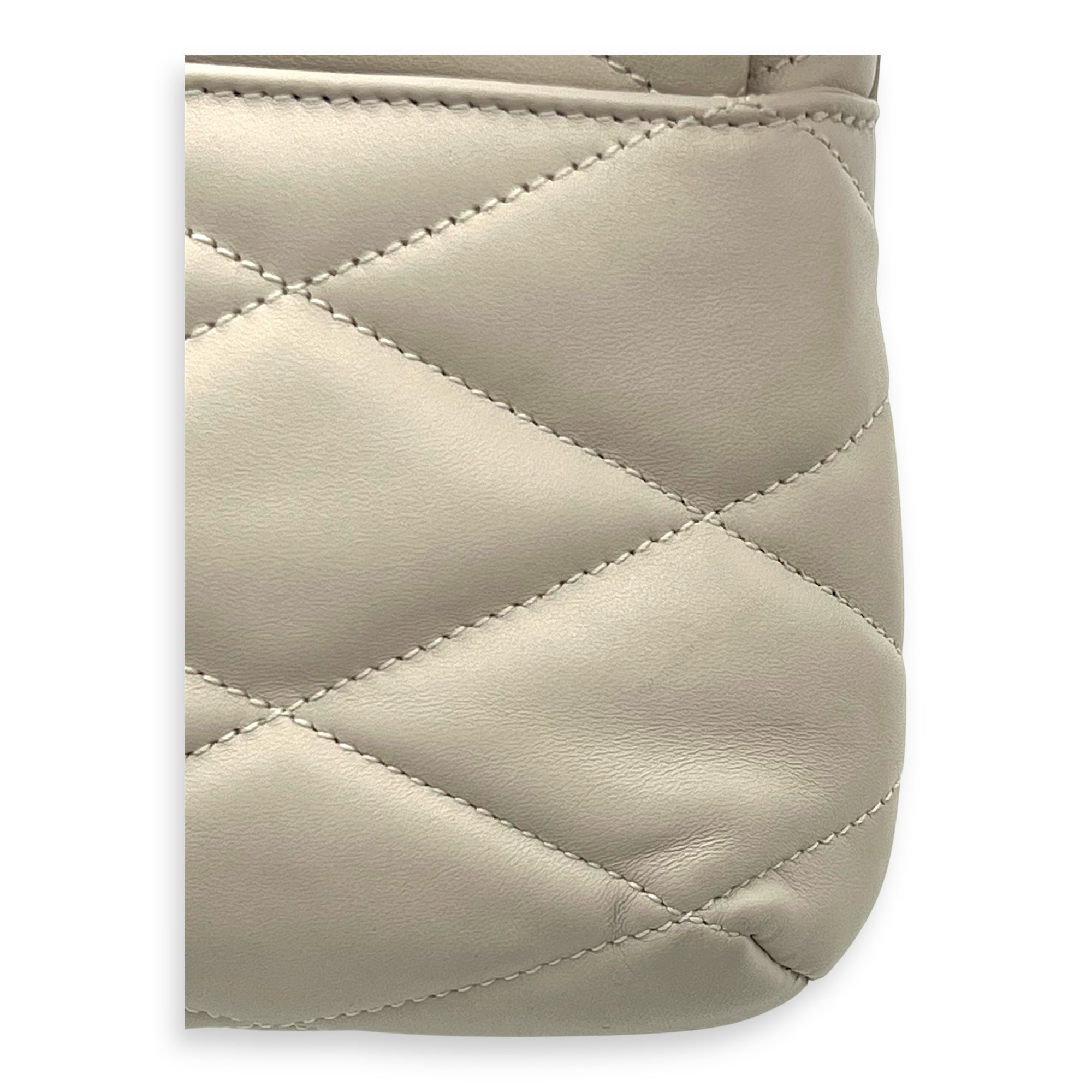 Le 5 A 7 Shoulder Bag White in Calfskin, Gold hardware - Image 12